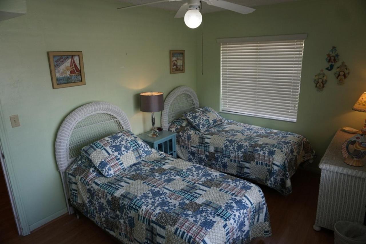 Redington Surf Resort By Travel Resort Services St. Pete Beach Exterior photo
