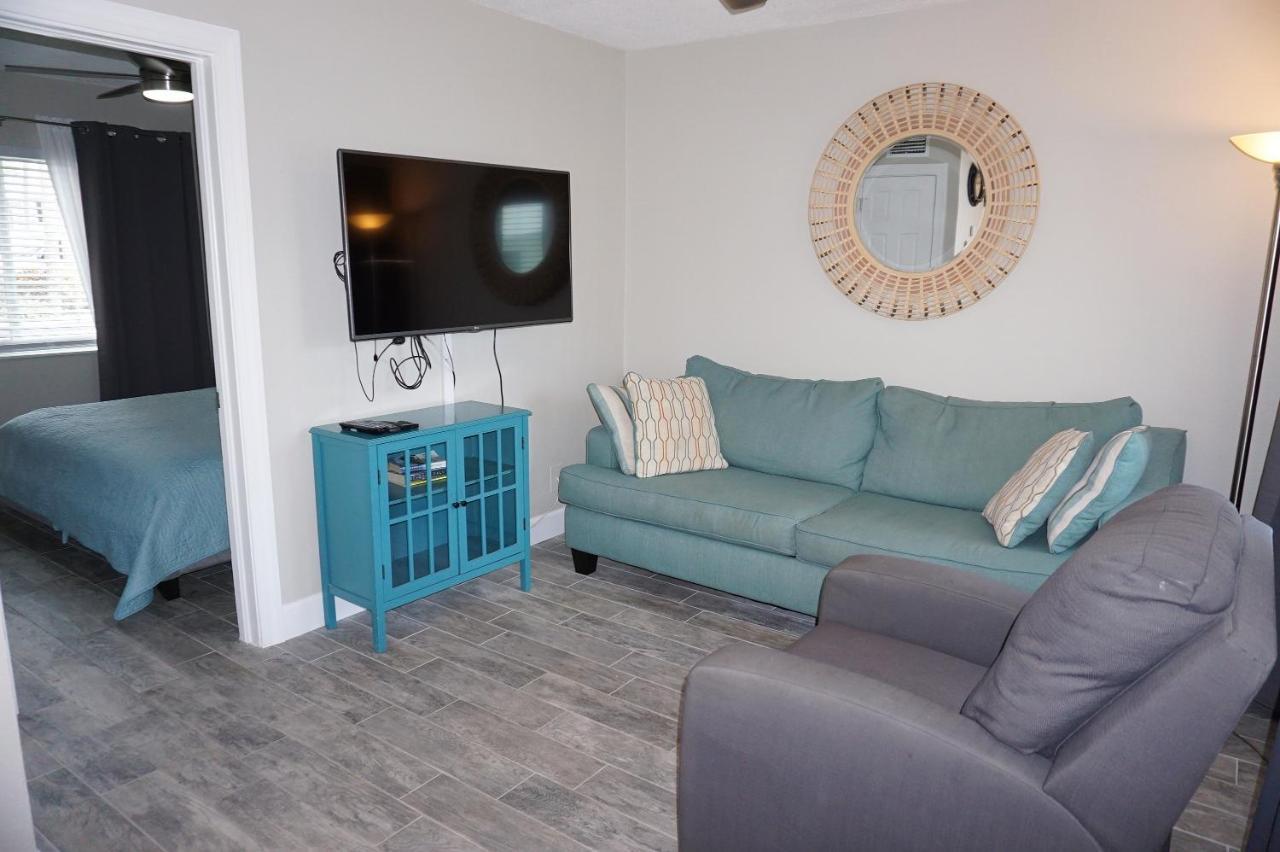 Redington Surf Resort By Travel Resort Services St. Pete Beach Exterior photo